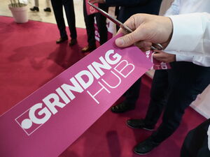 Roland Bleinroth, Messe Stuttgart, Dr. Markus Heering, VDW, Björn Köbler und Armin Ranzenberger, beide Fa. Köbler, und Dr. Patrick Rapp, Staatssekretär im Ministerium für Wirtschaft, Arbeit und Tourismus des Landes Baden-Württemberg