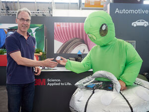 „Erstmals mit dabei: Das neue Maskottchen Huby der aufsehenerregenden Besucherwerbekampagne rund um UGO (Unknown Grinding Objects).“