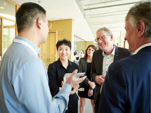 Die GrindingHub 2024 ist in vollem Gang. Vier Tage lang dreht sich in den Stuttgarter Messehallen alles rund um Schleiftechnik – Maschinen, Werkzeuge, Verfahren und die neuesten Technik-Trends in diesem Bereich.