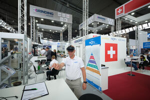 Die GrindingHub 2024 ist in vollem Gang. Vier Tage lang dreht sich in den Stuttgarter Messehallen alles rund um Schleiftechnik – Maschinen, Werkzeuge, Verfahren und die neuesten Technik-Trends in diesem Bereich.