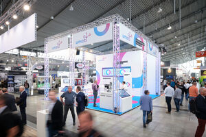 In Halle 9 / Stand D21 können Besucherinnen und Besucher die Zukunft der Konnektivität live erleben.