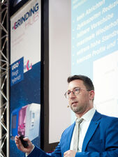 Es erwartet die Besucherinnen und Besucher auch ein spannendes Rahmenprogramm. Dazu zählen das Forum mit einer Vielzahl an Fachvorträgen und der Nachwuchswettbewerb "Grinder of the Year".