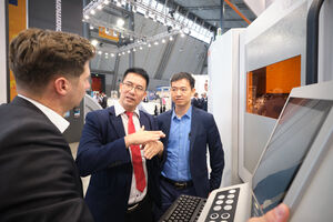 Die GrindingHub 2024 ist in vollem Gang. Vier Tage lang dreht sich in den Stuttgarter Messehallen alles rund um Schleiftechnik – Maschinen, Werkzeuge, Verfahren und die neuesten Technik-Trends in diesem Bereich.