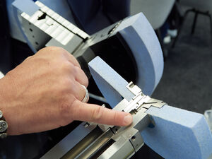 Die GrindingHub 2024 ist in vollem Gang. Vier Tage lang dreht sich in den Stuttgarter Messehallen alles rund um Schleiftechnik – Maschinen, Werkzeuge, Verfahren und die neuesten Technik-Trends in diesem Bereich.