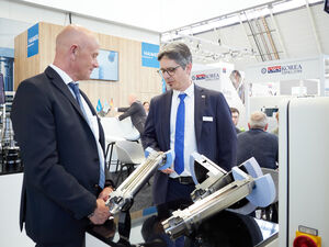 Die GrindingHub 2024 ist in vollem Gang. Vier Tage lang dreht sich in den Stuttgarter Messehallen alles rund um Schleiftechnik – Maschinen, Werkzeuge, Verfahren und die neuesten Technik-Trends in diesem Bereich.