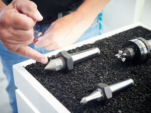 Die GrindingHub 2024 ist in vollem Gang. Vier Tage lang dreht sich in den Stuttgarter Messehallen alles rund um Schleiftechnik – Maschinen, Werkzeuge, Verfahren und die neuesten Technik-Trends in diesem Bereich.