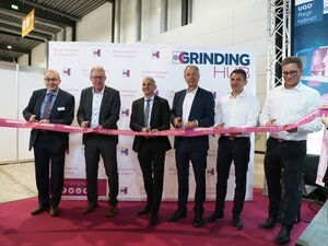 Roland Bleinroth, Messe Stuttgart, Dr. Markus Heering, VDW, Björn Köbler und Armin Ranzenberger, beide Fa. Köbler, und Dr. Patrick Rapp, Staatssekretär im Ministerium für Wirtschaft, Arbeit und Tourismus des Landes Baden-Württemberg