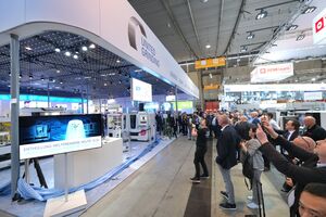 Dr. Patrick Rapp, Staatssekretär im Ministerium für Wirtschaft, Arbeit und Tourismus des Landes Baden-Württemberg, Dr. Markus Heering, Geschäftsführer VDW, und Roland Bleinroth, Geschäftsführer Messe Stuttgart