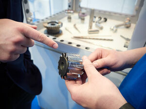 Die Schütte GmbH aus Köln zeigt auf der GrindingHub verschiedene Schleifmaschinen und Softwarelösungen. Neu ist hierbei unter anderem die Integration von Power Skiving Tools in die Software SIGSpro zur erleichterten Erzeugung des CNC-Programms.