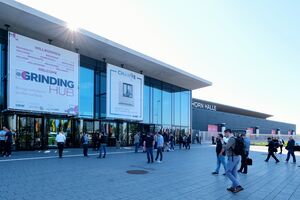 Die GrindingHub 2024 ist eröffnet. Vier Tage lang dreht sich in den Stuttgarter Messehallen nun alles rund um Schleiftechnik – Maschinen, Werkzeuge, Verfahren und die neuesten Technik-Trends in diesem Bereich.