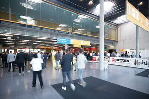 Die GrindingHub 2024 ist in vollem Gang. Vier Tage lang dreht sich in den Stuttgarter Messehallen alles rund um Schleiftechnik – Maschinen, Werkzeuge, Verfahren und die neuesten Technik-Trends in diesem Bereich.