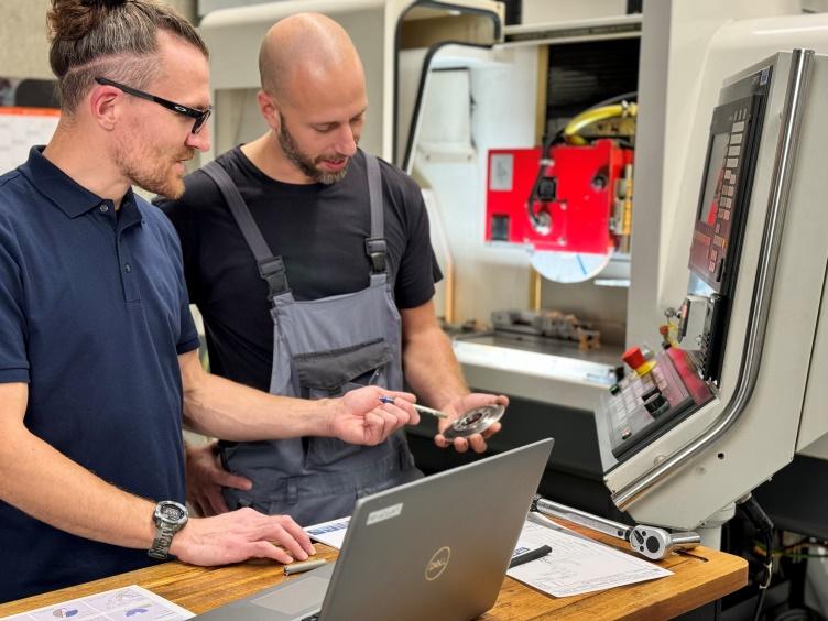 Medizintechnik: Mit maßgeschneiderten Schleifprozessen zu mehr Effizienz und Variantenvielfalt in der Produktion